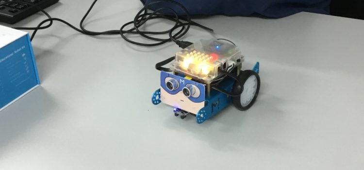 Alumnes 3r ESO: Programar un robot mòbil (Demotec – A la UIB) Alumnes 3r ESO: Programar un robot mòbil (Demotec – A la UIB)