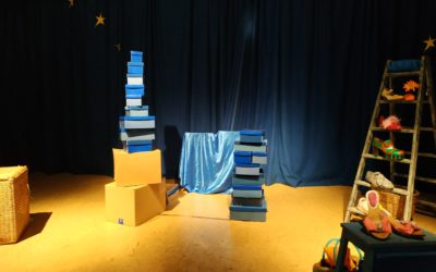 Els alumnes de 3r i 4t gaudeixen de teatre en anglès.