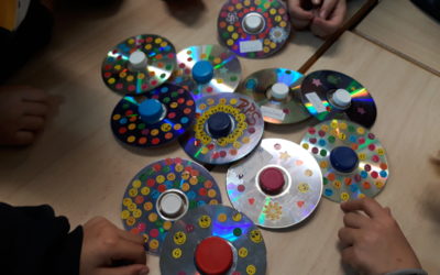 Som creadors de joguines diferents.