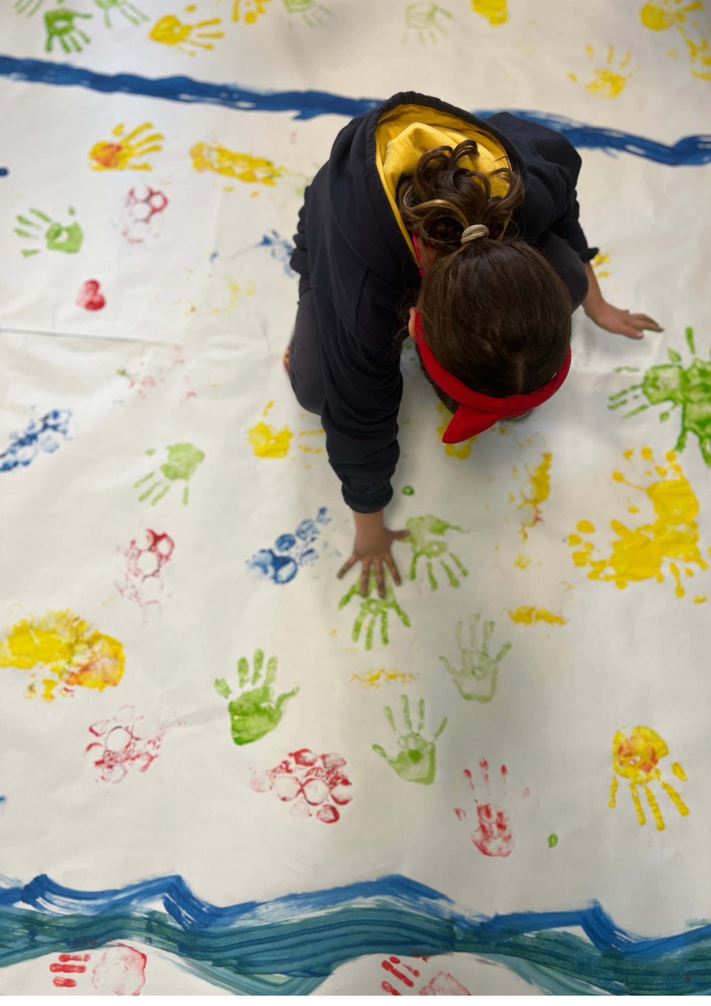 Alumnat de Primària de La Salle Pont d'Inca participant en una activitat creativa i corporal